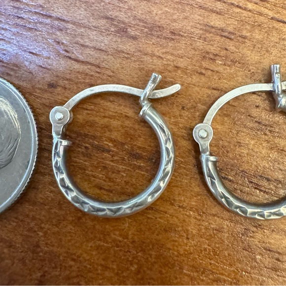 Earrings hoops 925 Sterling. Small about the size of a dime for pierced … - Picture 5 of 5